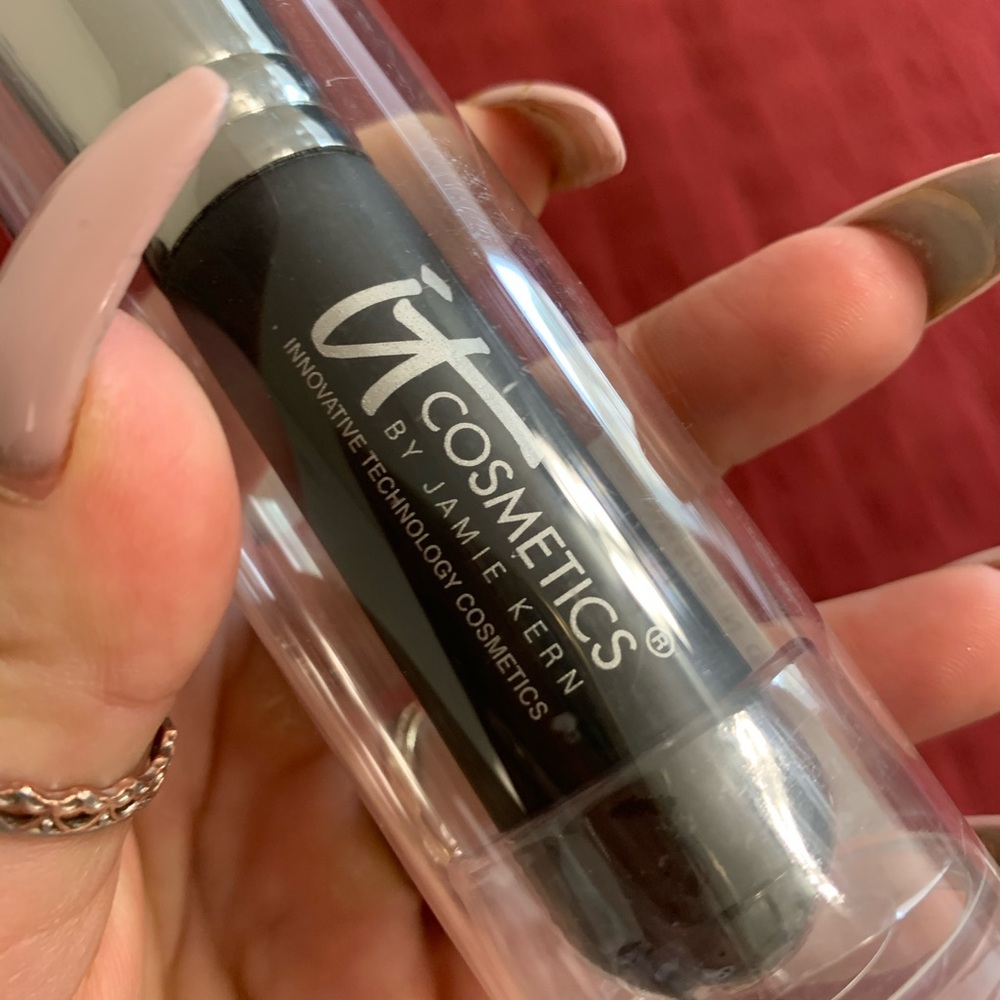 IT makeup brush